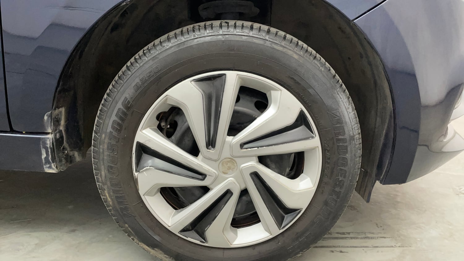 Used 2021 Tata Tiago XT Petrol Manual tyres RIGHT FRONT TYRE RIM VIEW