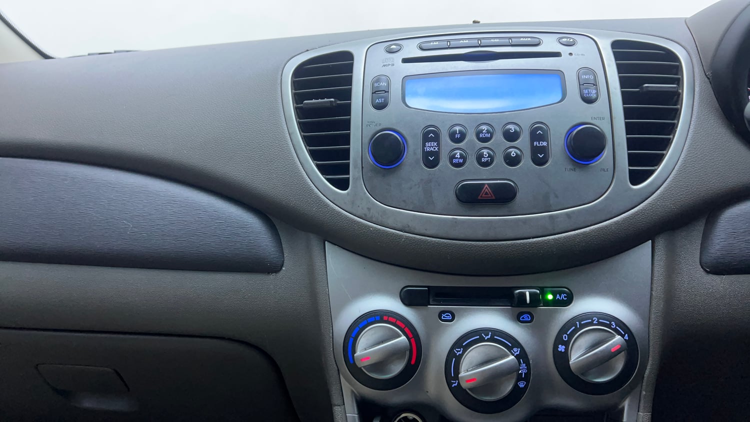 Used 2012 Hyundai i10 Sportz 1.2 Kappa2 Petrol Manual interior MUSIC SYSTEM & AC CONTROL VIEW