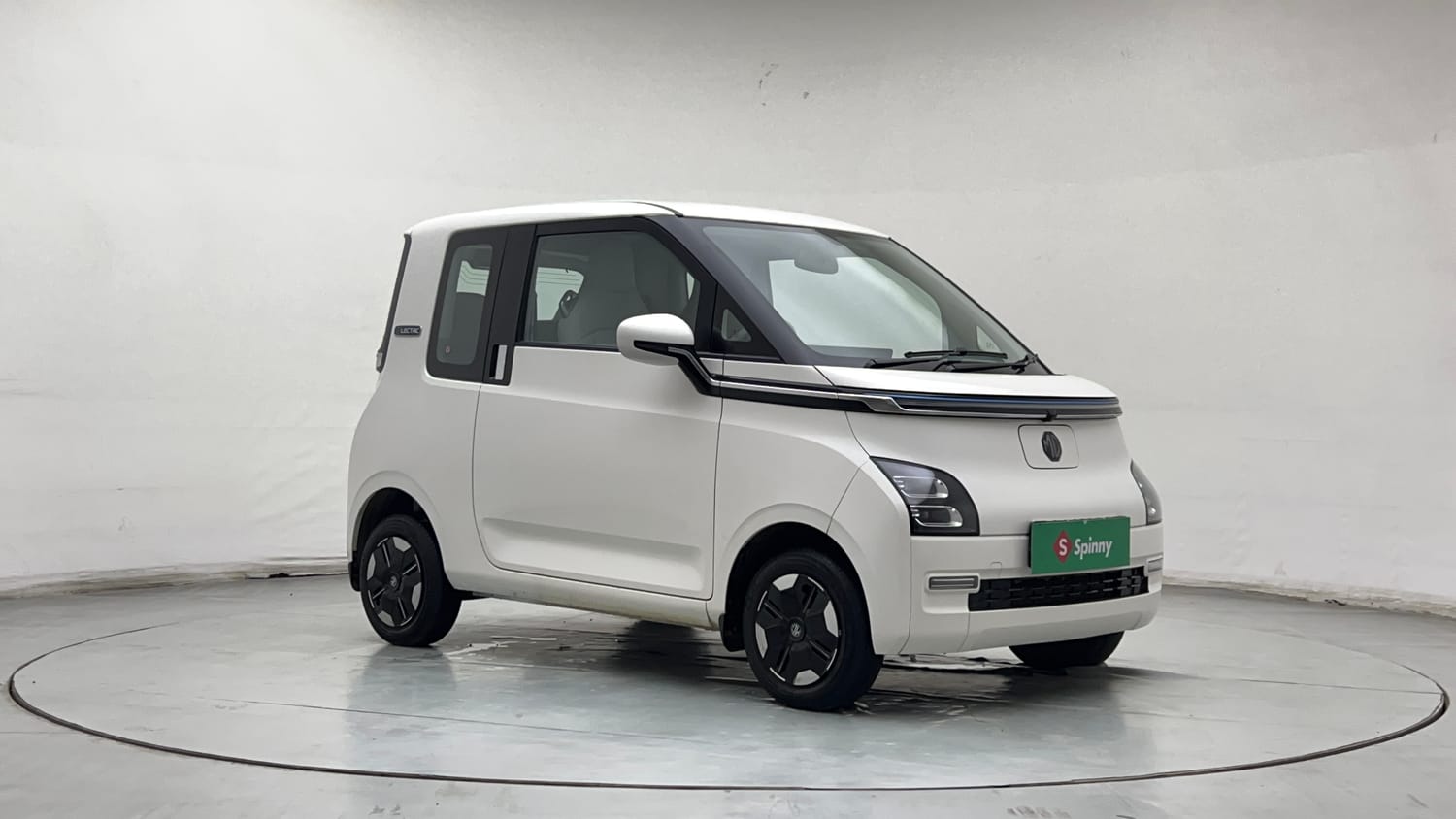 Used 2024 MG Motors Comet EV Excite FC Electric Automatic exterior RIGHT FRONT CORNER VIEW