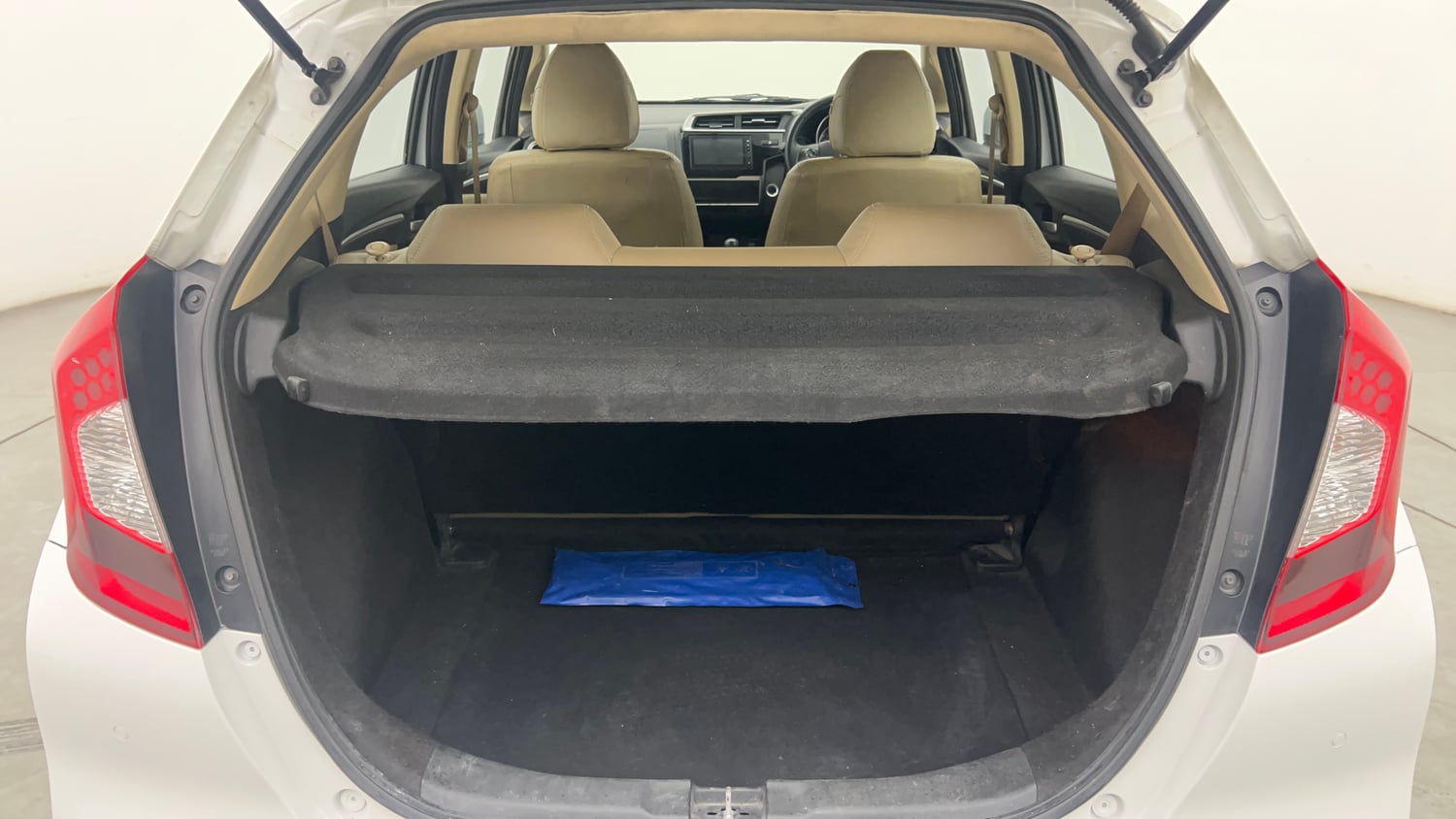 Used 2020 Honda Jazz ZX Petrol Manual interior DICKY INSIDE VIEW