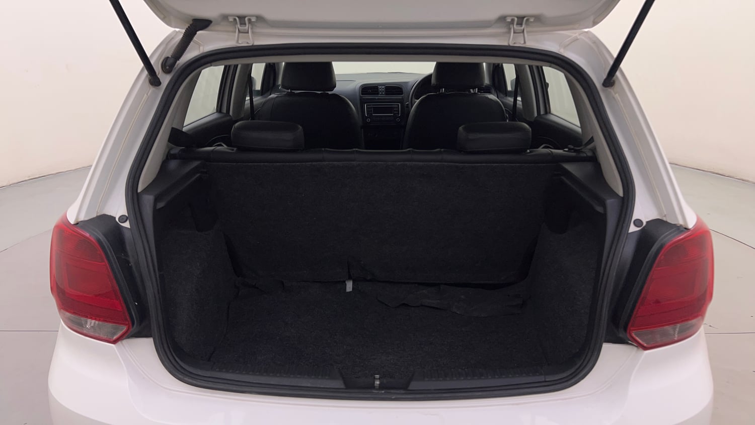 Used 2018 Volkswagen Polo Comfortline 1.0L (P) Petrol Manual interior DICKY INSIDE VIEW