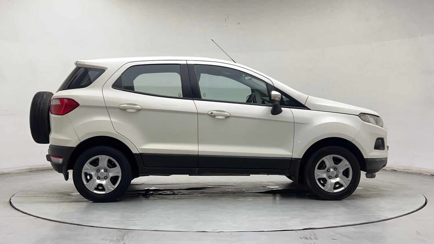 Used 2015 Ford EcoSport Trend 1.5 Ti-VCT Petrol Manual exterior RIGHT SIDE VIEW
