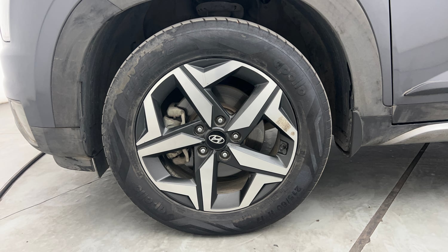 Used 2022 Hyundai Alcazar Prestige 7 STR 2.0 Petrol Petrol Manual tyres LEFT FRONT TYRE RIM VIEW