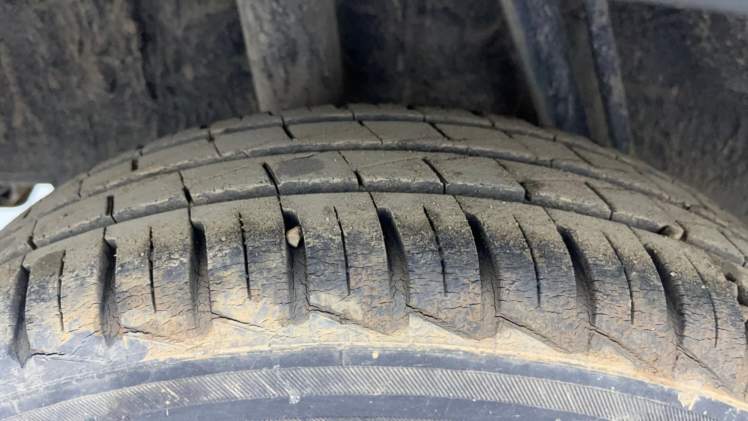 Used 2021 Renault Kwid RXT 1.0 Opt Petrol Manual tyres RIGHT REAR TYRE TREAD VIEW