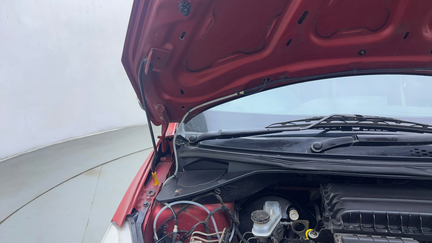 Used 2019 Tata Tiago Revotron XZ w/o Alloy Petrol Manual engine ENGINE RIGHT SIDE HINGE & APRON VIEW