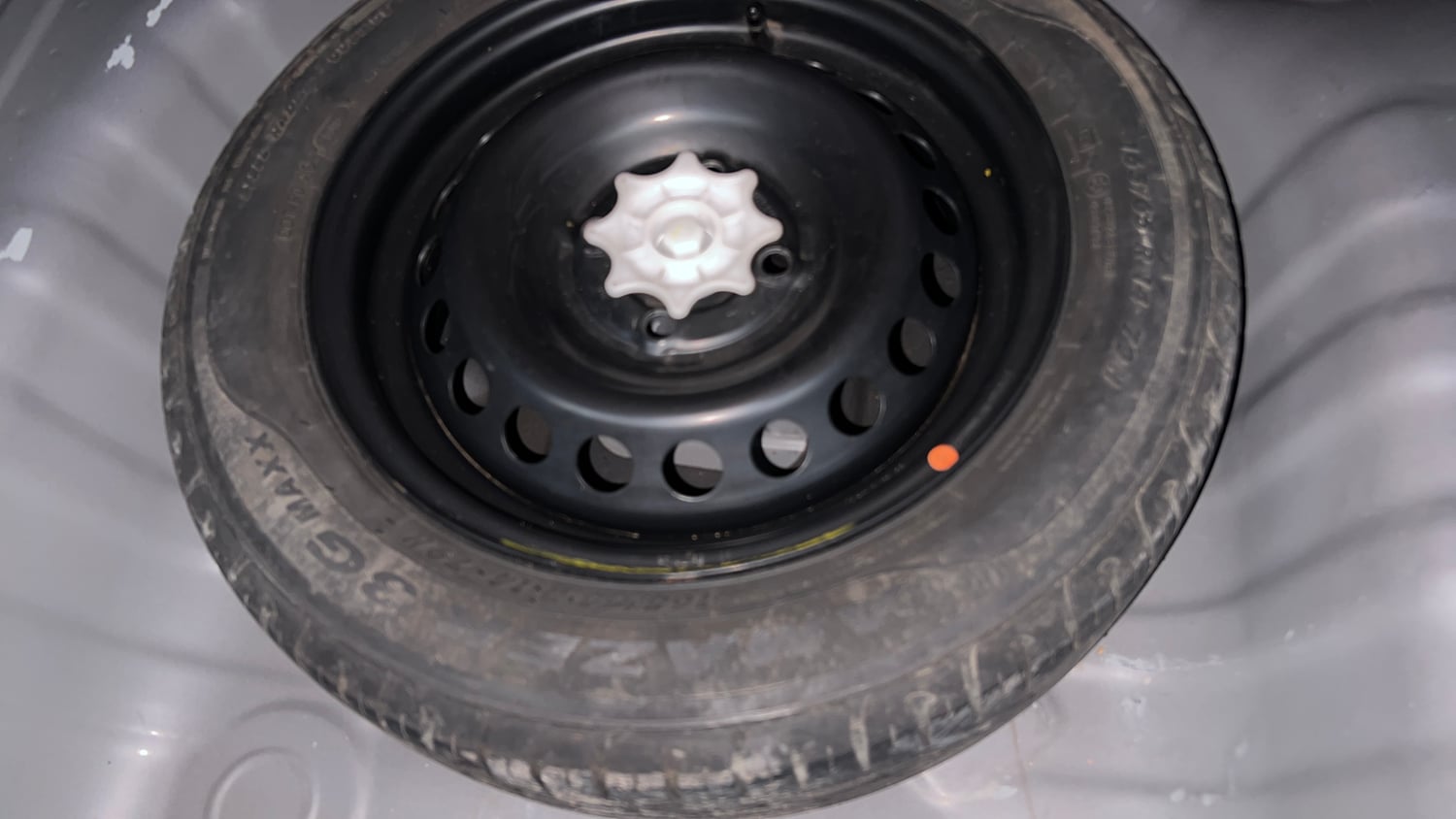 Used 2017 Hyundai Grand i10 Sportz (O) AT 1.2 Kappa VTVT Petrol Automatic tyres SPARE TYRE VIEW