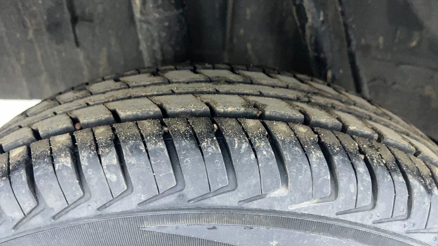 Used 2018 Renault Kwid 1.0 RXT AMT Petrol Automatic tyres RIGHT REAR TYRE TREAD VIEW
