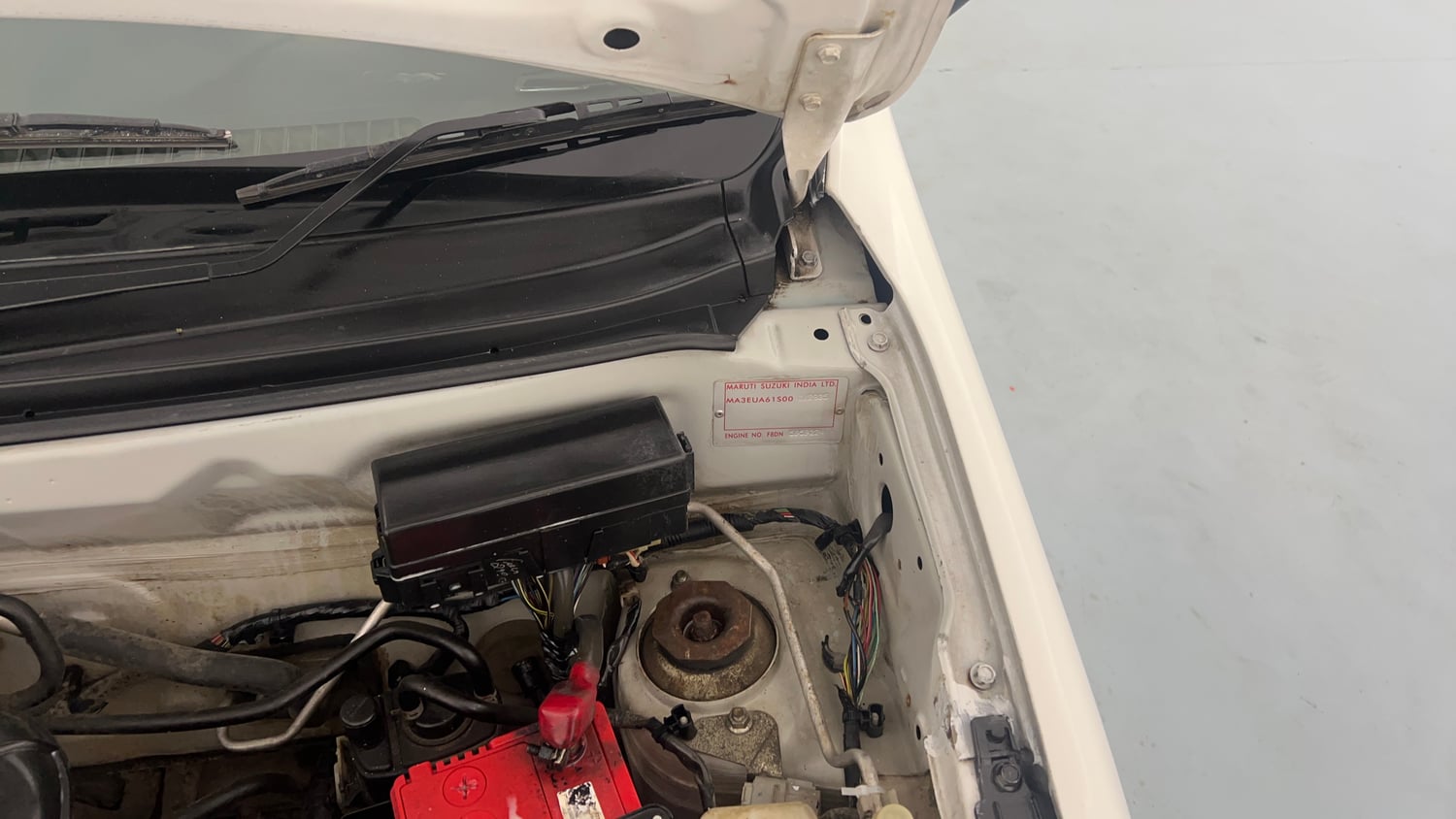 Used 2018 Maruti Suzuki Alto 800 VXi Petrol Manual engine ENGINE LEFT SIDE HINGE & APRON VIEW