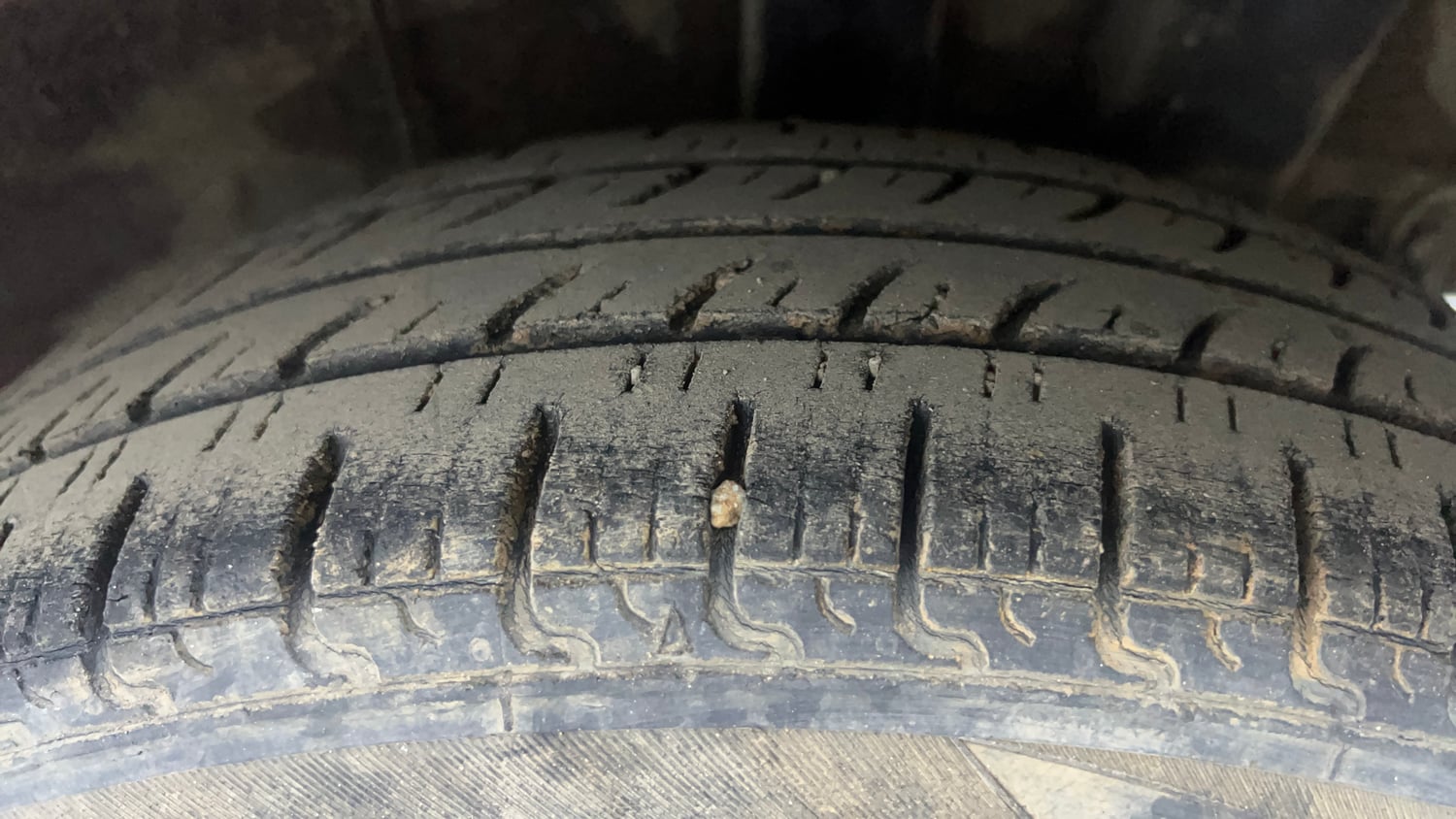 Used 2017 Hyundai Grand i10 Asta AT 1.2 Kappa VTVT (O) Petrol Automatic tyres LEFT REAR TYRE TREAD VIEW