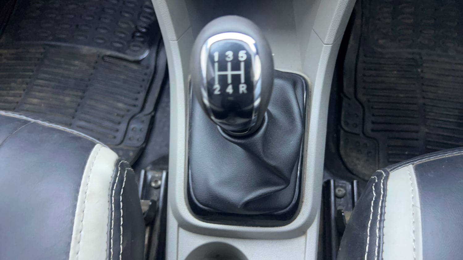 Used 2019 Tata Tiago Revotron XZ w/o Alloy Petrol Manual interior GEAR  KNOB VIEW