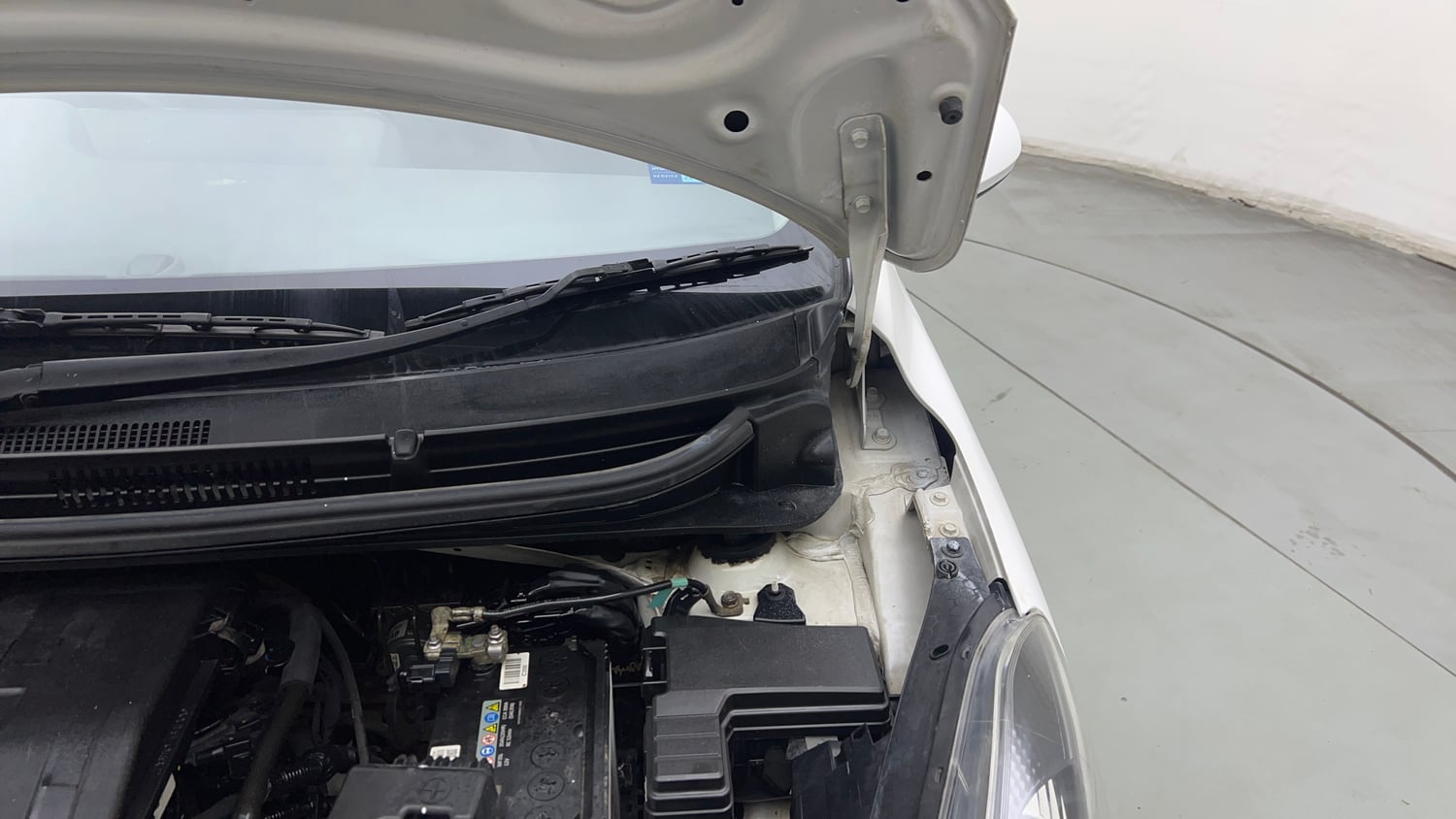 Used 2024 Hyundai Grand i10 Nios Era 1.2 Kappa Petrol Manual engine ENGINE LEFT SIDE HINGE & APRON VIEW
