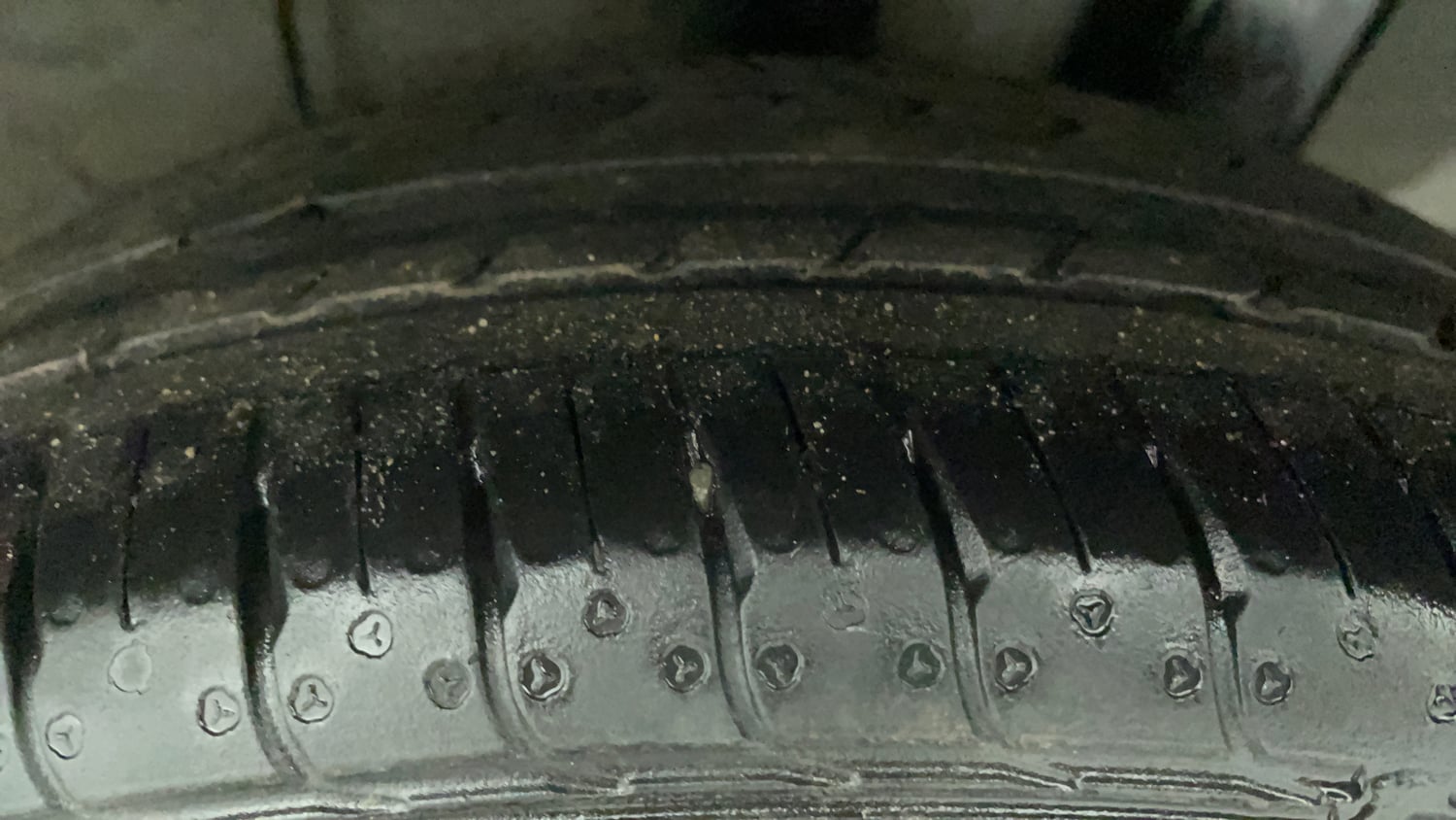 Used 2024 Hyundai Aura SX 1.2 (O) Petrol Petrol Manual tyres LEFT REAR TYRE TREAD VIEW