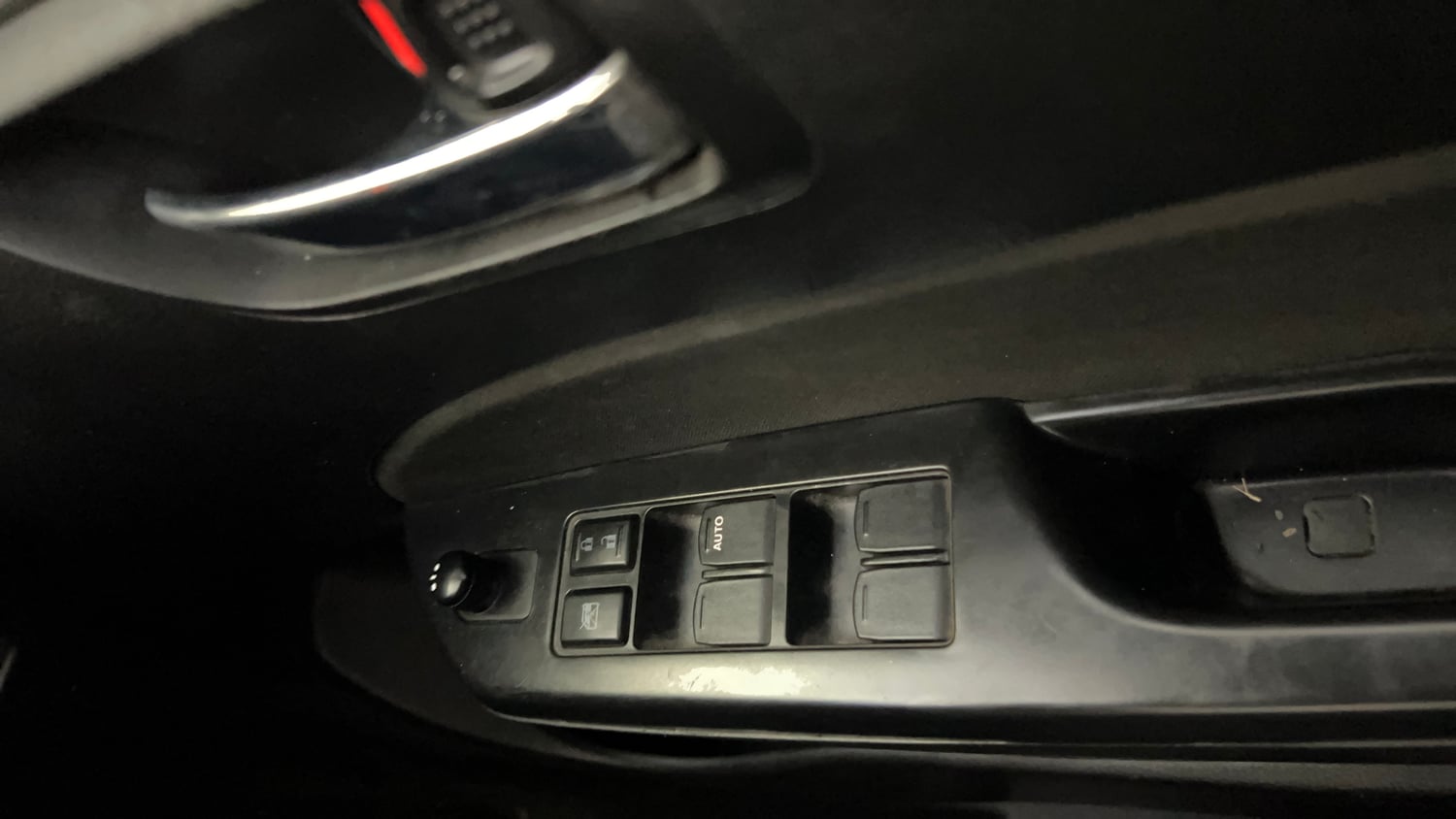 Used 2014 Maruti Suzuki Swift VXi Petrol Manual top_features Power windows