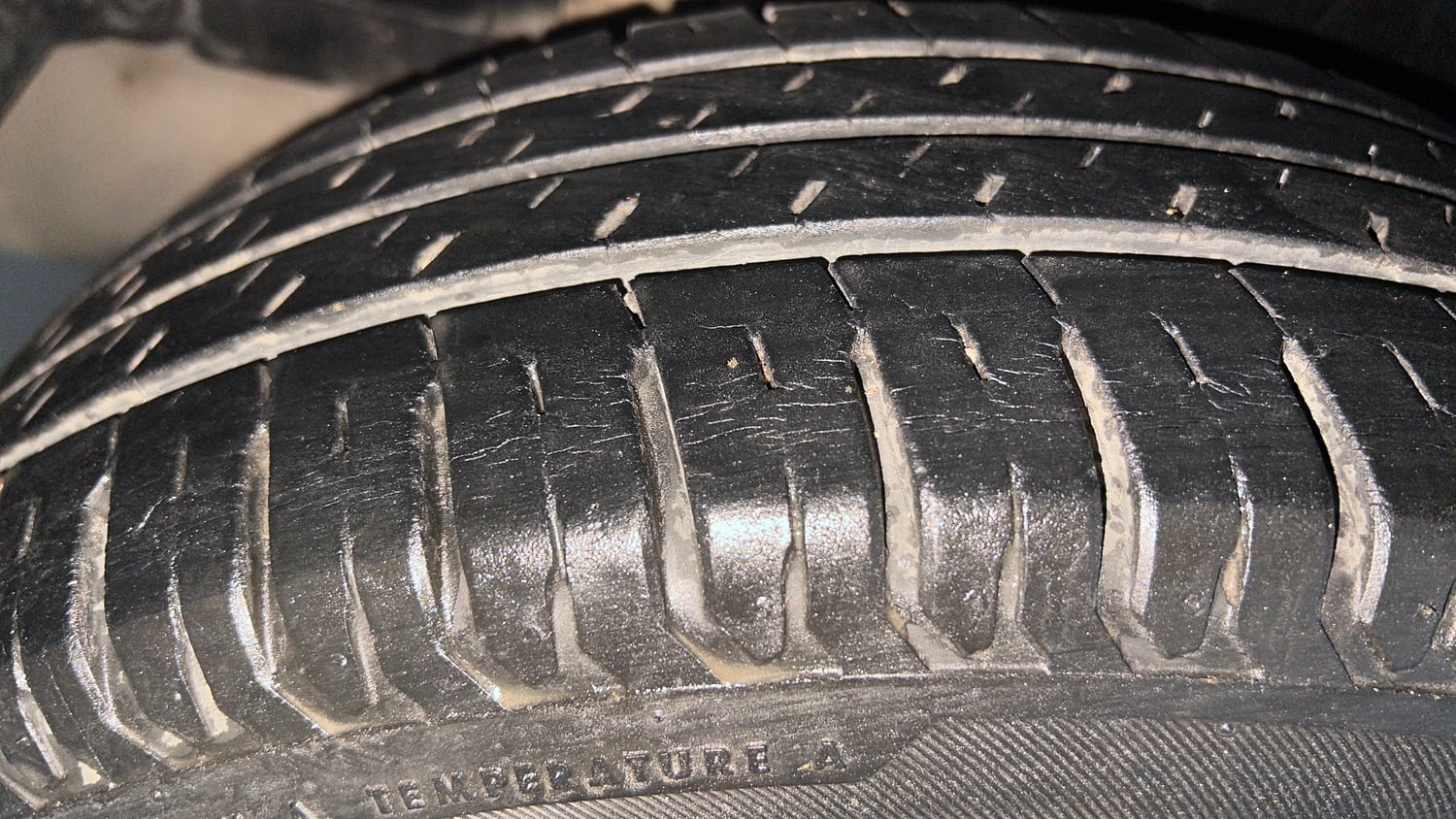 Used 2021 Maruti Suzuki New Ertiga ZXi Plus Petrol Manual tyres RIGHT REAR TYRE TREAD VIEW