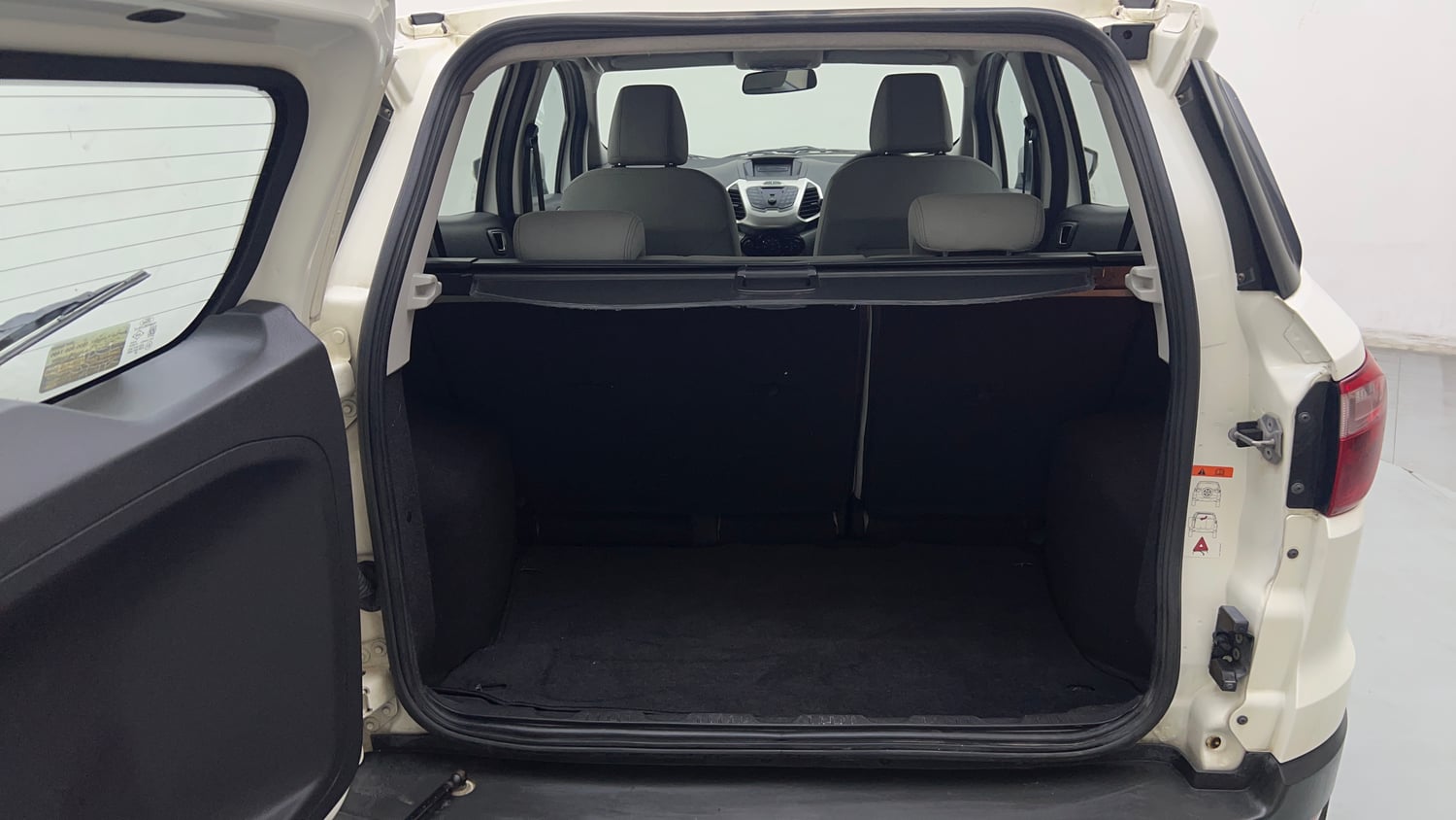 Used 2015 Ford EcoSport Trend 1.5 Ti-VCT Petrol Manual interior DICKY INSIDE VIEW