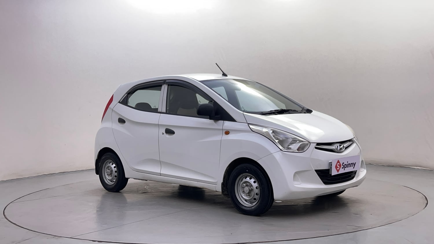 Used 2017 Hyundai Eon Era + Petrol Manual exterior RIGHT FRONT CORNER VIEW