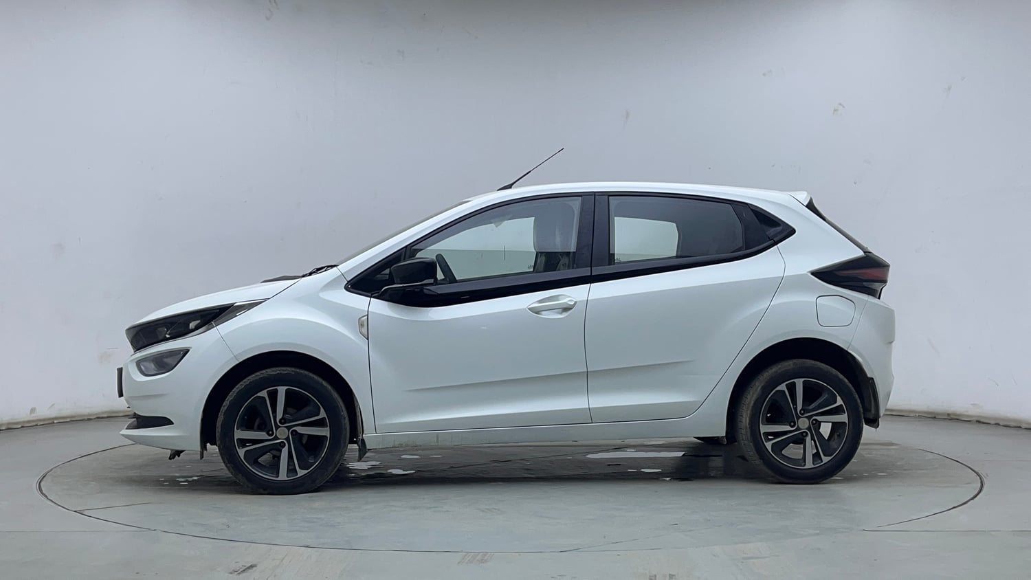 Used 2022 Tata Altroz XZ Petrol Petrol Manual exterior LEFT SIDE VIEW