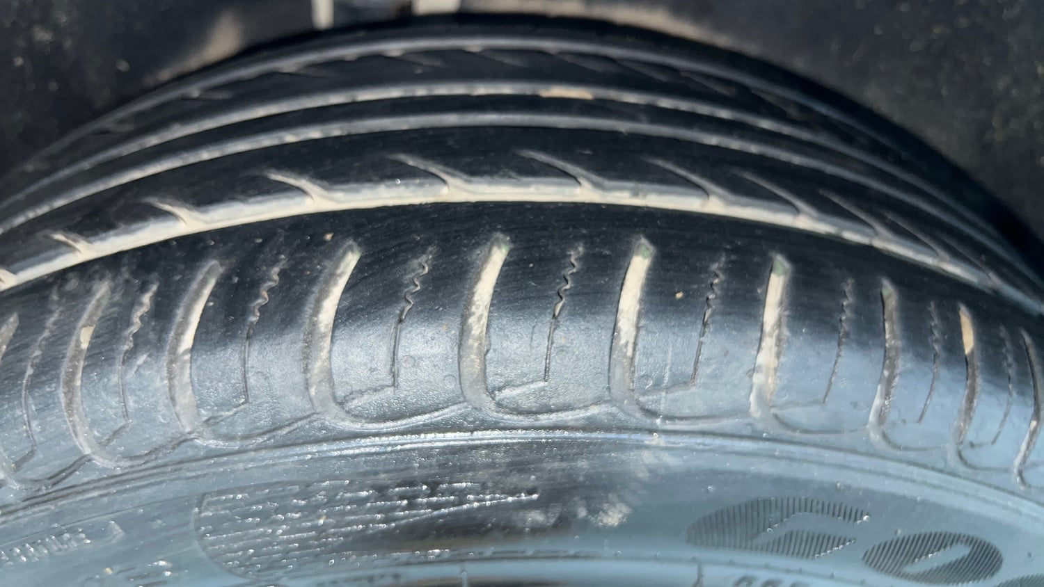Used 2019 Ford EcoSport Titanium 1.5L Ti-VCT Petrol Manual tyres RIGHT REAR TYRE TREAD VIEW