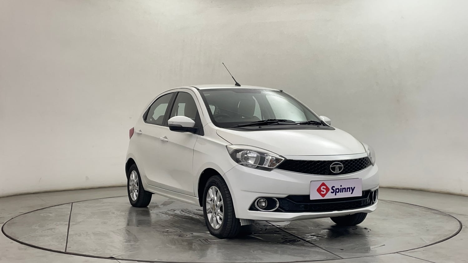Used 2017 Tata Tiago Revotron XZA Petrol Automatic exterior RIGHT FRONT CORNER VIEW