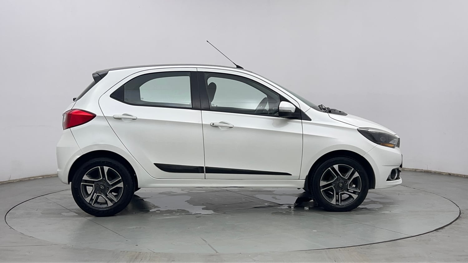 Used 2019 Tata Tiago Revotron XZ Plus Petrol Manual exterior RIGHT SIDE VIEW