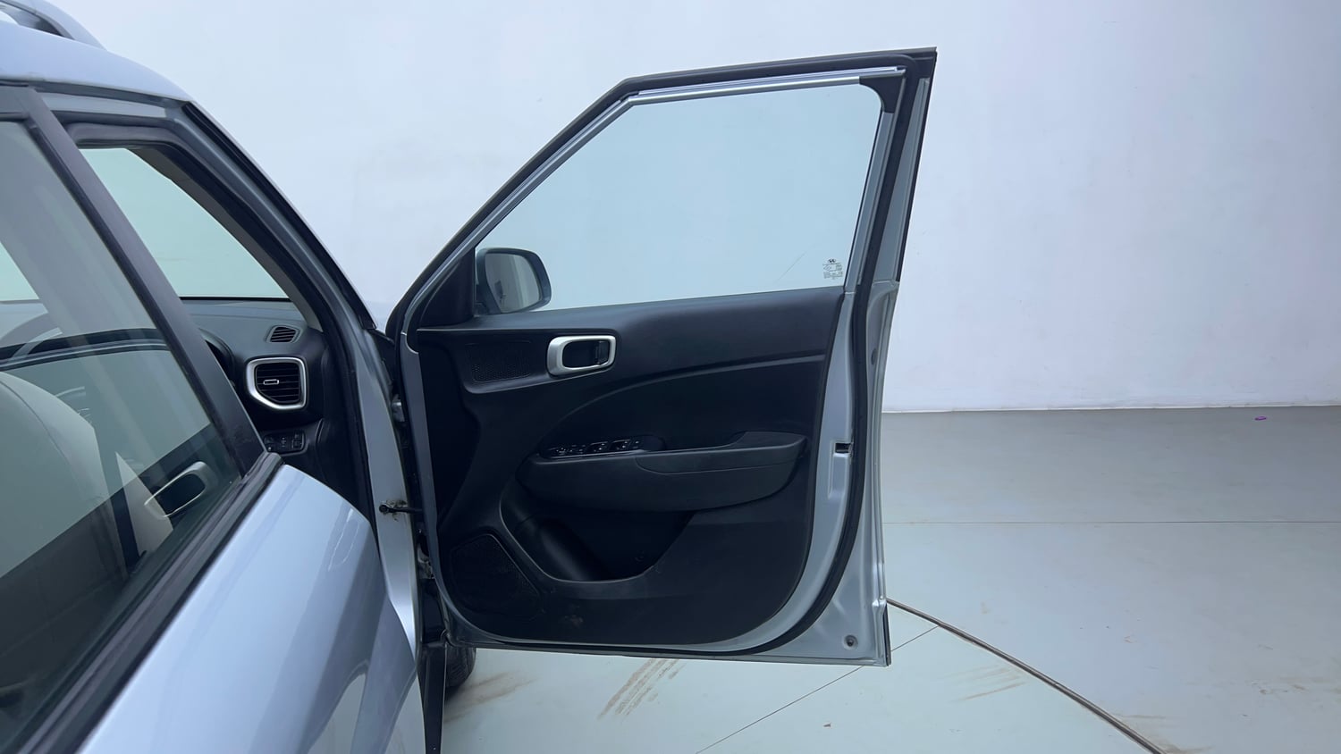 Used 2021 Hyundai Venue SX Plus 1.0 Turbo DCT Petrol Automatic interior RIGHT FRONT DOOR OPEN VIEW