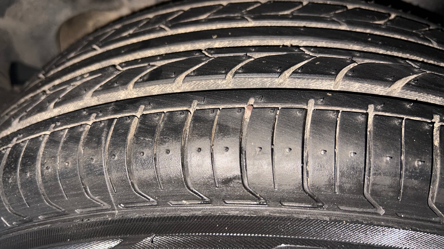 Used 2021 Maruti Suzuki New Ertiga ZXi Plus Petrol Manual tyres LEFT REAR TYRE TREAD VIEW