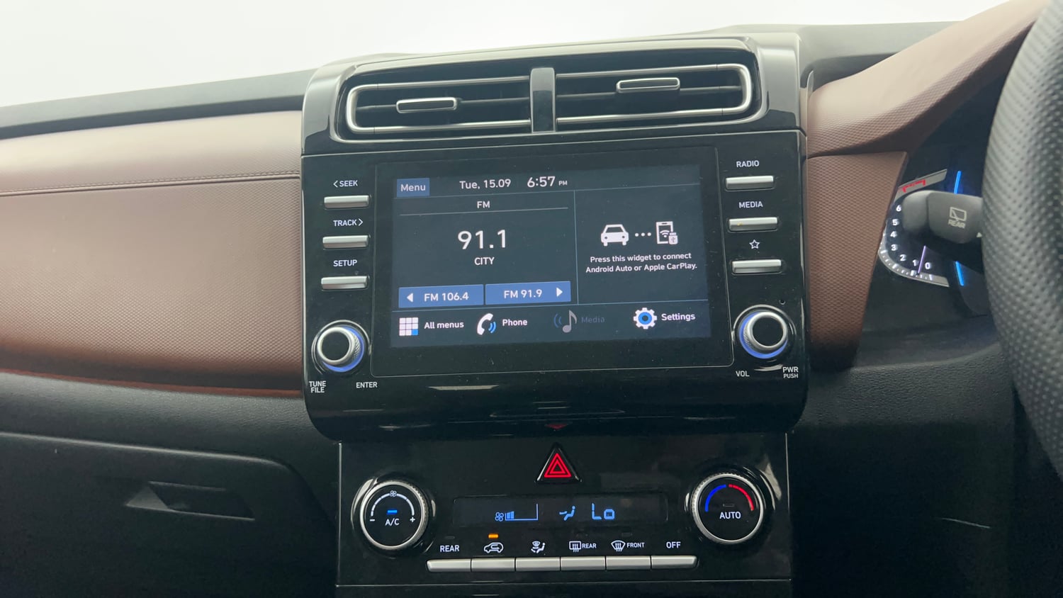 Used 2022 Hyundai Alcazar Prestige 7 STR 2.0 Petrol Petrol Manual interior MUSIC SYSTEM & AC CONTROL VIEW