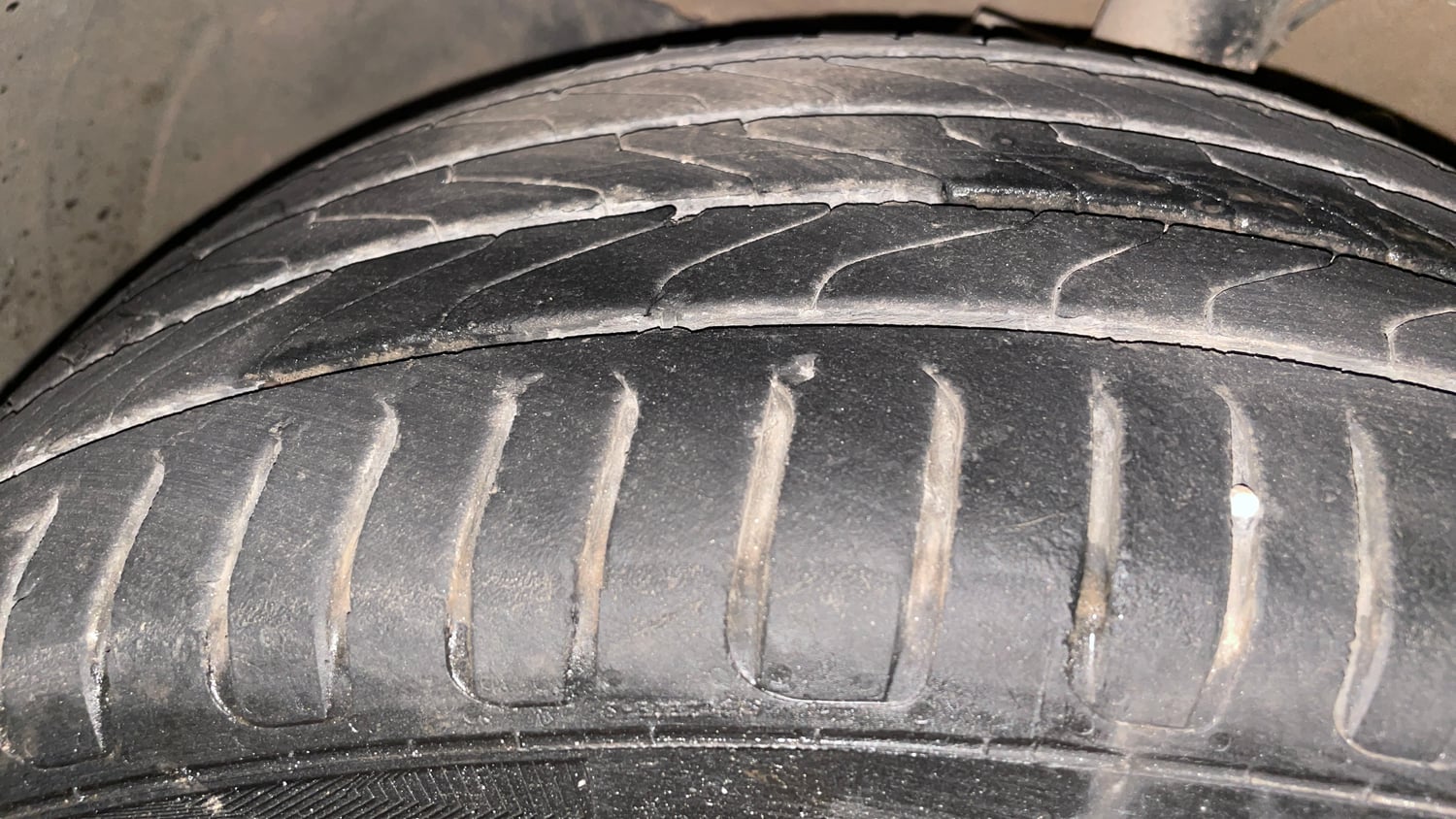 Used 2019 Hyundai Venue SX Plus 1.0 Turbo DCT Petrol Automatic tyres LEFT FRONT TYRE TREAD VIEW