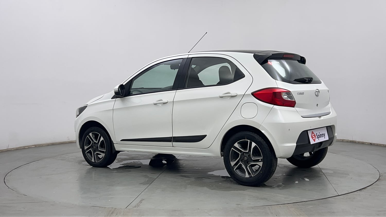 Used 2019 Tata Tiago Revotron XZ Plus Petrol Manual exterior LEFT REAR CORNER VIEW