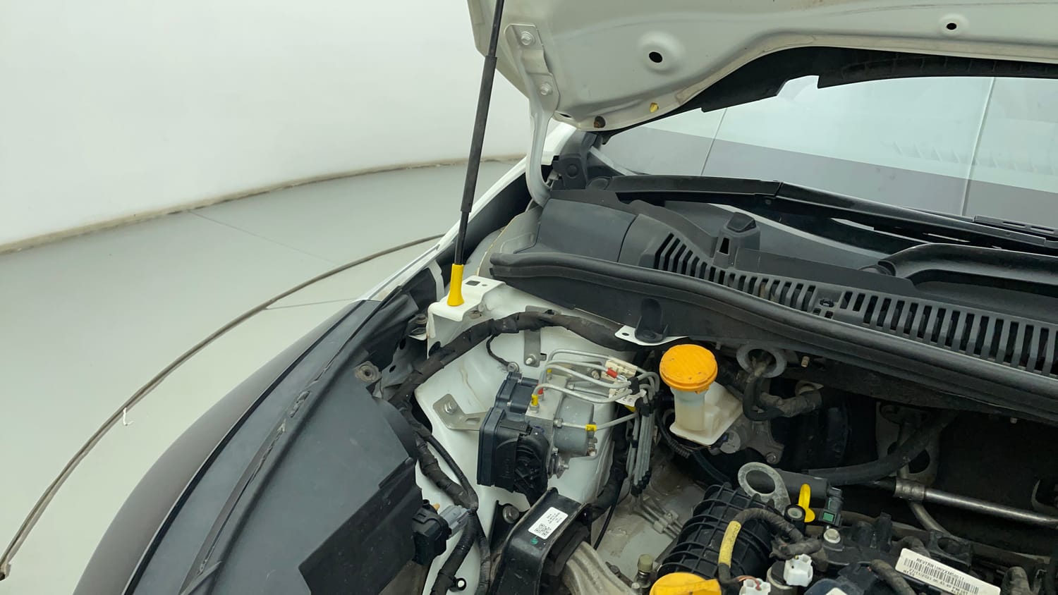Used 2022 Tata Altroz XE Plus Petrol Petrol Manual engine ENGINE RIGHT SIDE HINGE & APRON VIEW