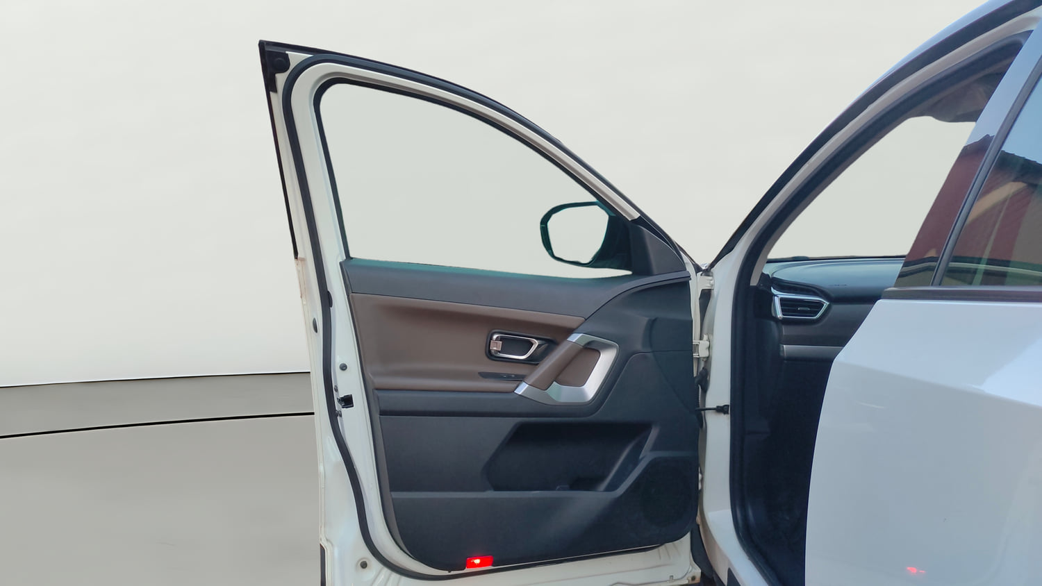 Used 2019 Tata Harrier XZ Diesel Manual interior LEFT FRONT DOOR OPEN VIEW