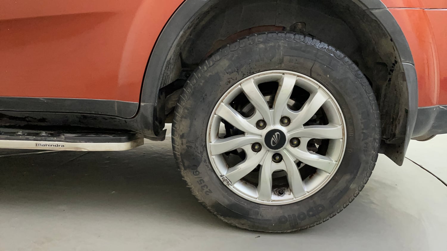 Used 2016 Mahindra XUV500 W8 AT Diesel Automatic tyres LEFT REAR TYRE RIM VIEW