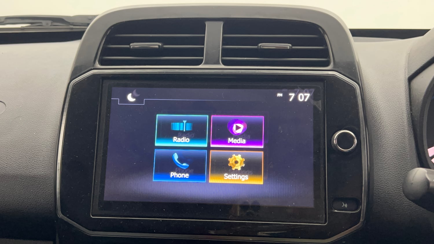 Used 2022 Renault Kwid RXT 1.0 AMT Petrol Automatic top_features Touch screen infotainment system