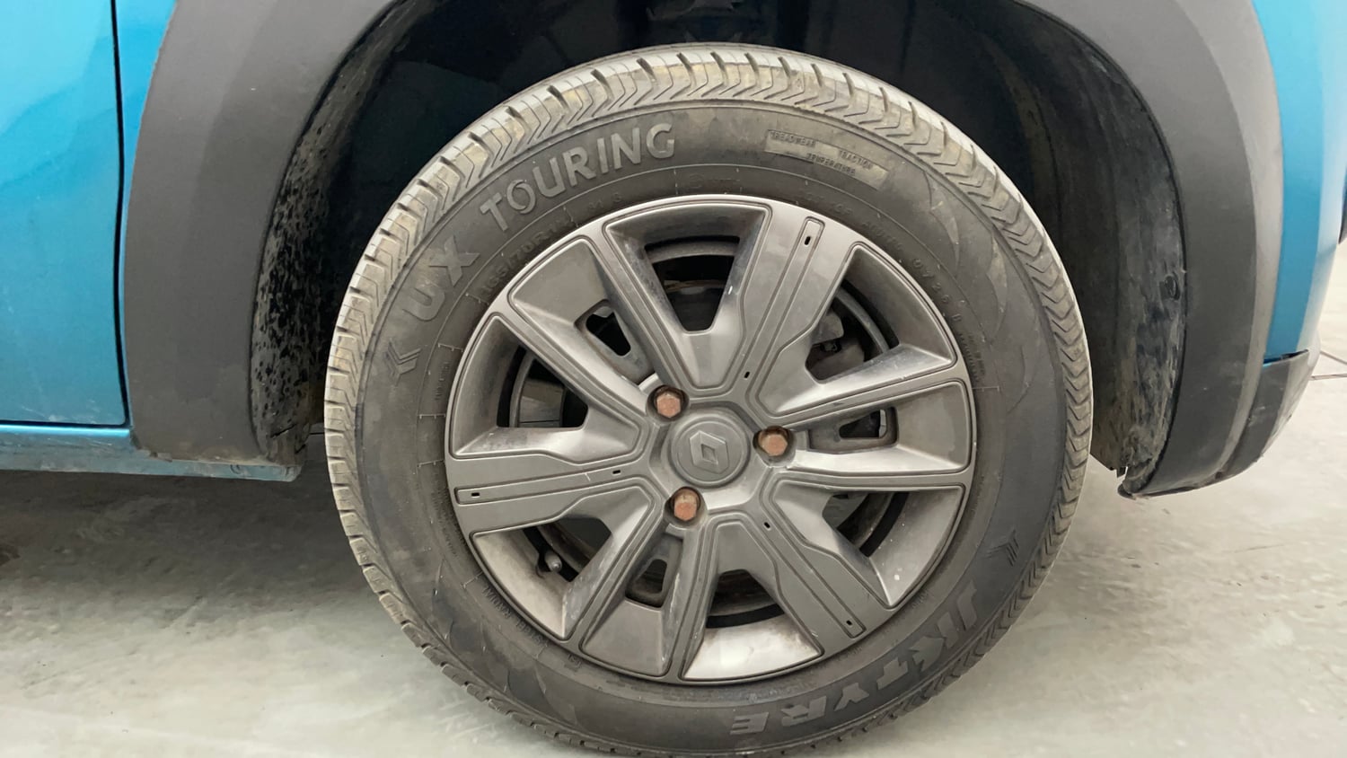 Used 2021 Renault Kwid CLIMBER 1.0 AMT Opt Petrol Automatic tyres RIGHT FRONT TYRE RIM VIEW