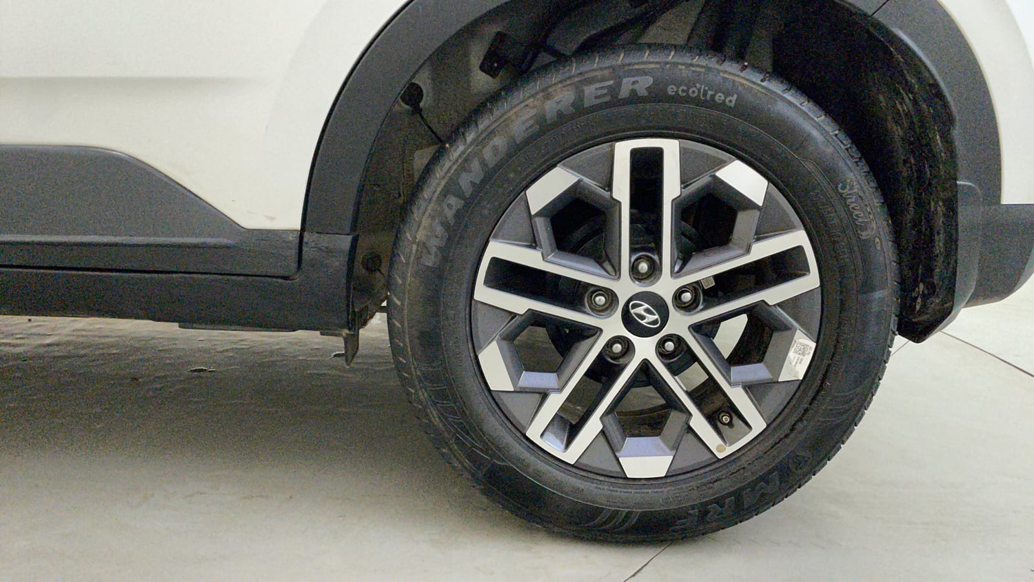 Used 2023 Hyundai Venue SX 1.5 CRDi Diesel Manual tyres LEFT REAR TYRE RIM VIEW