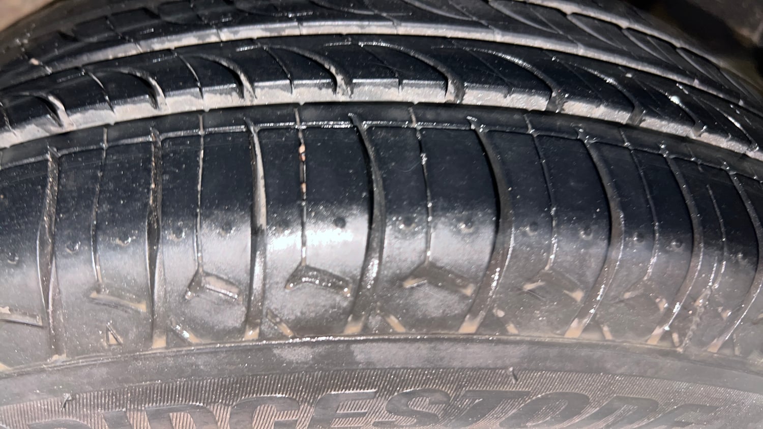 Used 2021 Hyundai Grand i10 Nios Sportz AMT 1.2 Kappa VTVT Petrol Automatic tyres LEFT REAR TYRE TREAD VIEW