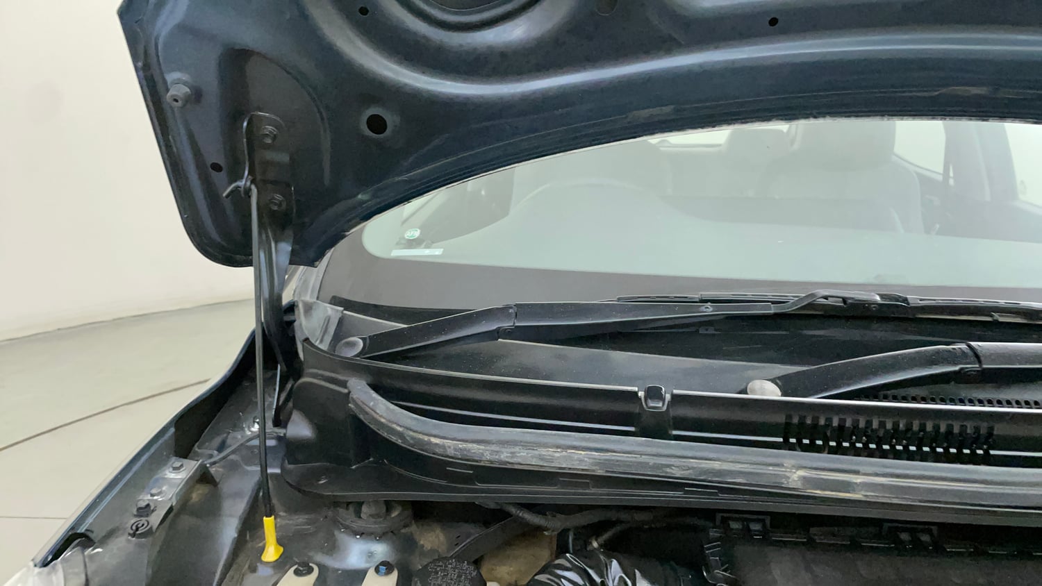 Used 2022 Hyundai Grand i10 Nios Sportz AMT 1.2 Kappa VTVT Petrol Automatic engine ENGINE RIGHT SIDE HINGE & APRON VIEW
