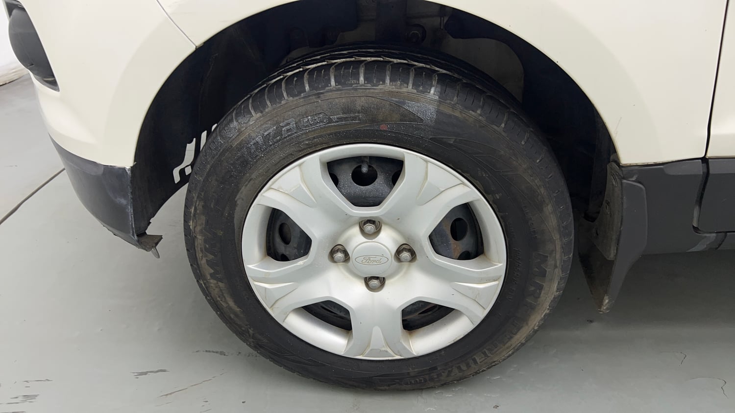Used 2015 Ford EcoSport Trend 1.5 Ti-VCT Petrol Manual tyres LEFT FRONT TYRE RIM VIEW