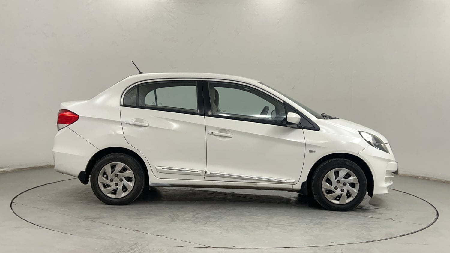 Used 2013 Honda Amaze 1.5 S i-DTEC Diesel Manual exterior RIGHT SIDE VIEW