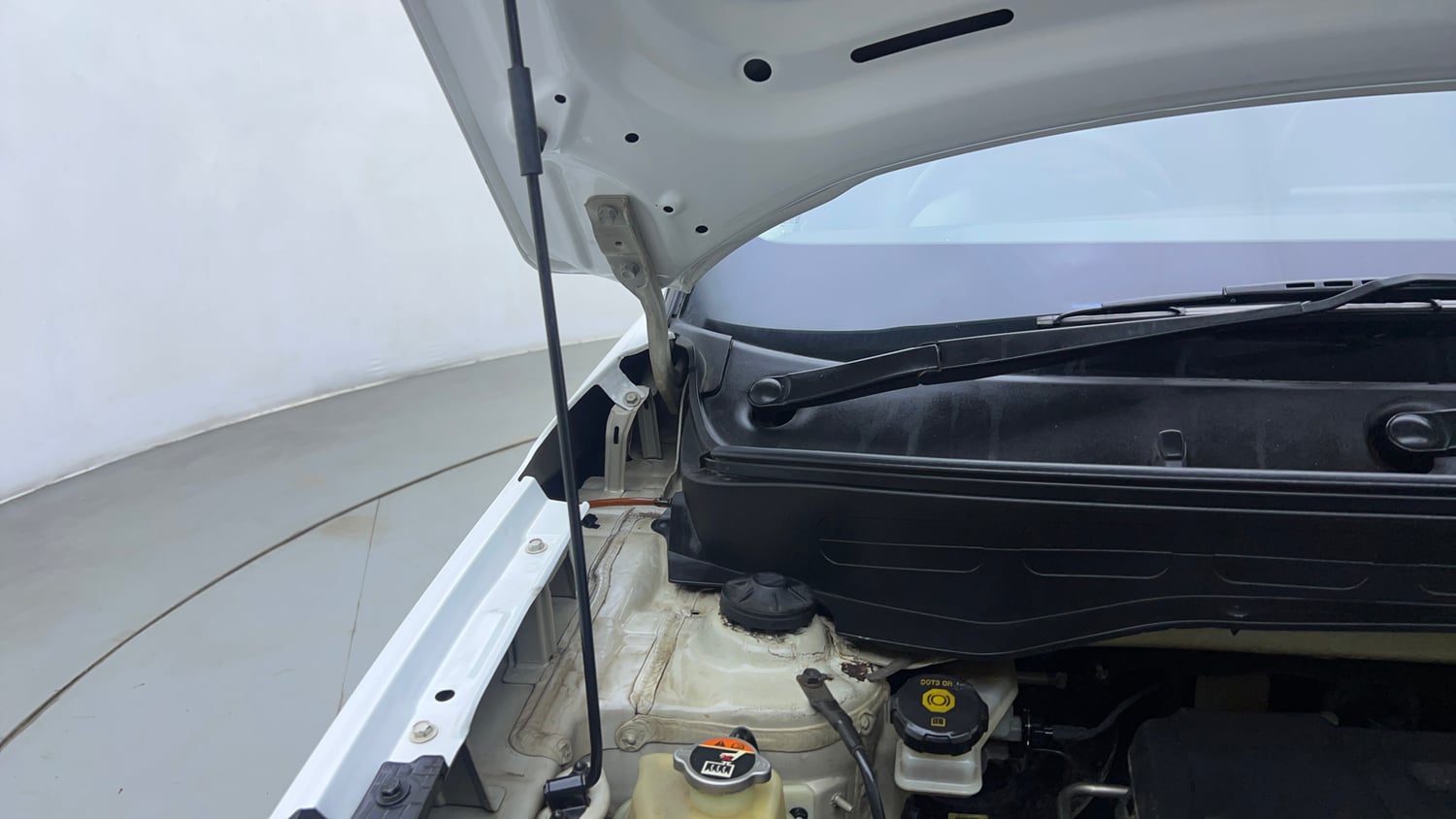 Used 2019 Hyundai Venue SX Plus 1.0 Turbo DCT Petrol Automatic engine ENGINE RIGHT SIDE HINGE & APRON VIEW