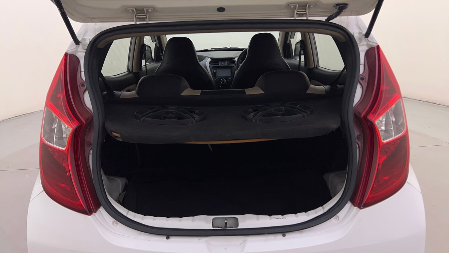 Used 2017 Hyundai Eon Era + Petrol Manual interior DICKY INSIDE VIEW