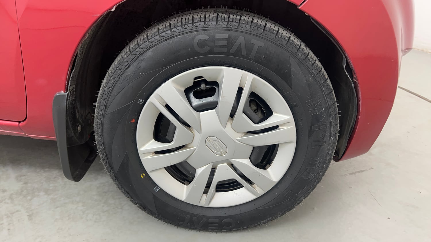 Used 2018 Datsun Redi-GO T(O) 1.0 Petrol Manual tyres RIGHT FRONT TYRE RIM VIEW