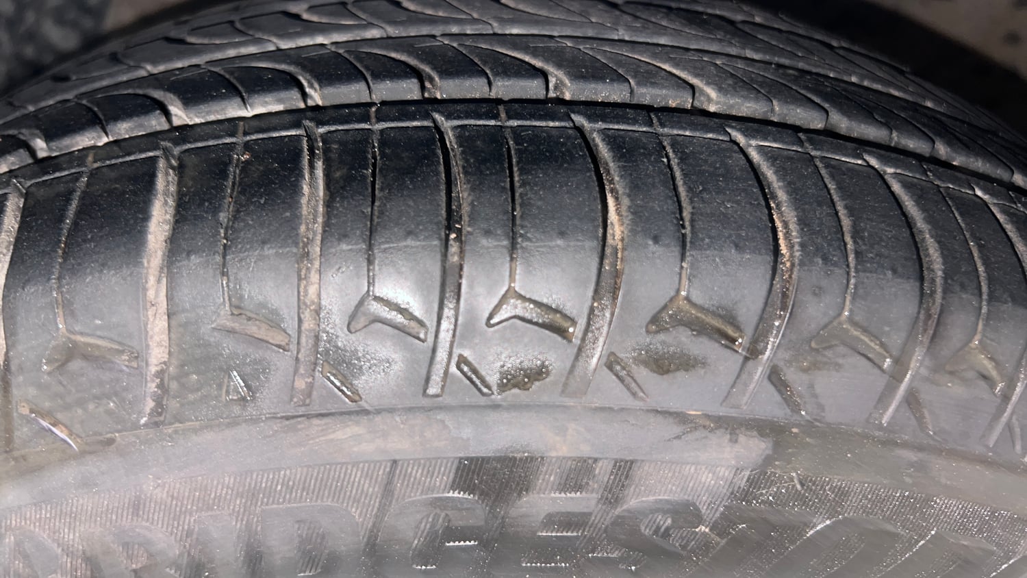 Used 2018 Hyundai Grand i10 Sportz AT 1.2 Kappa VTVT Petrol Automatic tyres LEFT FRONT TYRE TREAD VIEW