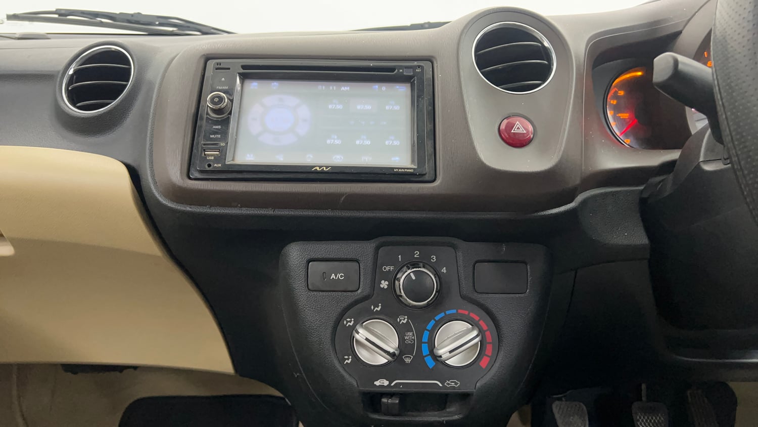 Used 2013 Honda Amaze 1.5 S i-DTEC Diesel Manual interior MUSIC SYSTEM & AC CONTROL VIEW
