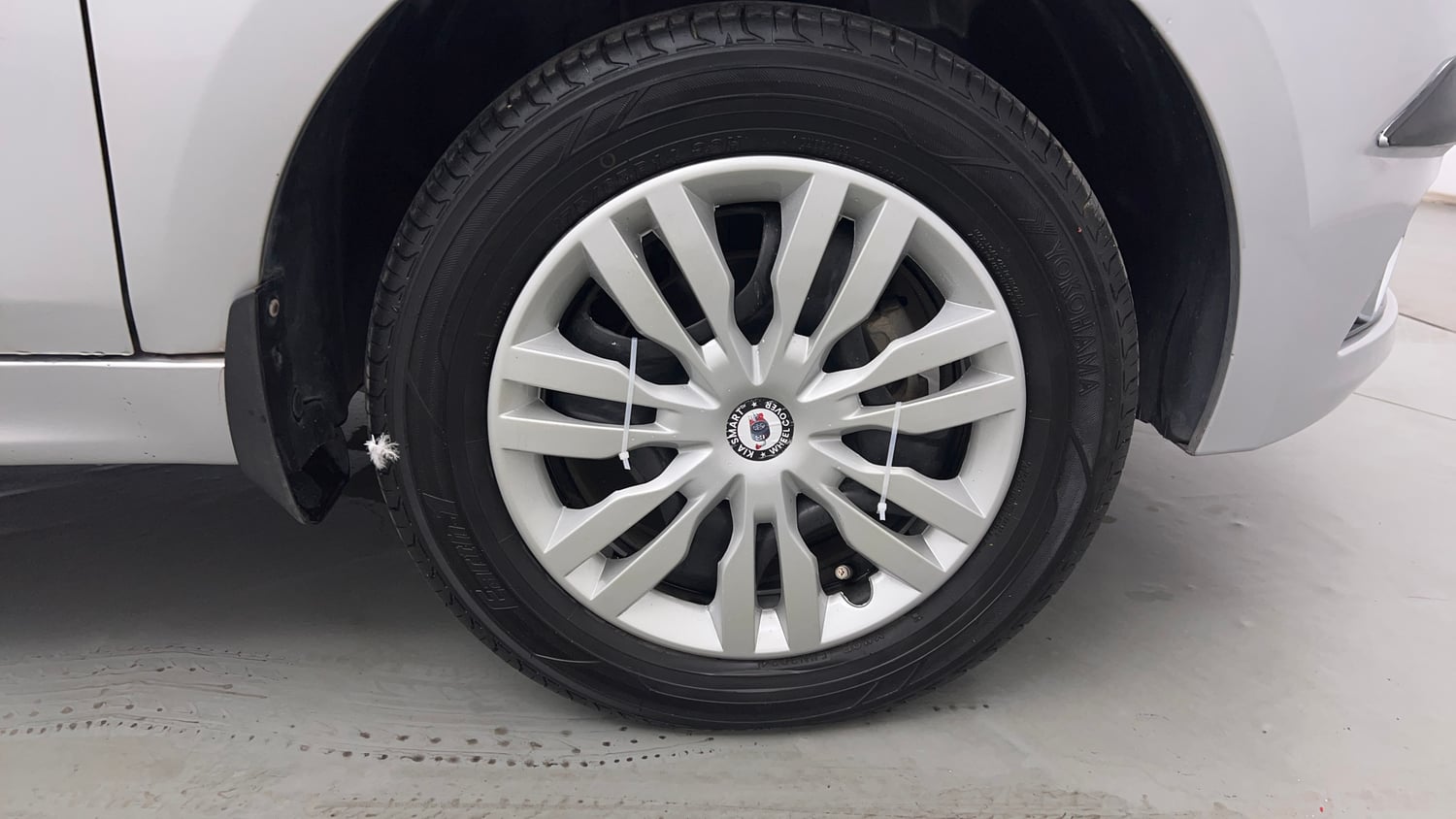 Used 2019 Tata Tiago Revotron XZ w/o Alloy Petrol Manual tyres RIGHT FRONT TYRE RIM VIEW