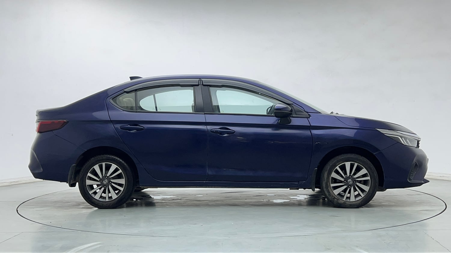Used 2023 Honda City V Petrol MT Petrol Manual exterior RIGHT SIDE VIEW