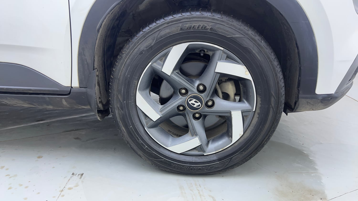 Used 2019 Hyundai Venue SX Plus 1.0 Turbo DCT Petrol Automatic tyres RIGHT FRONT TYRE RIM VIEW