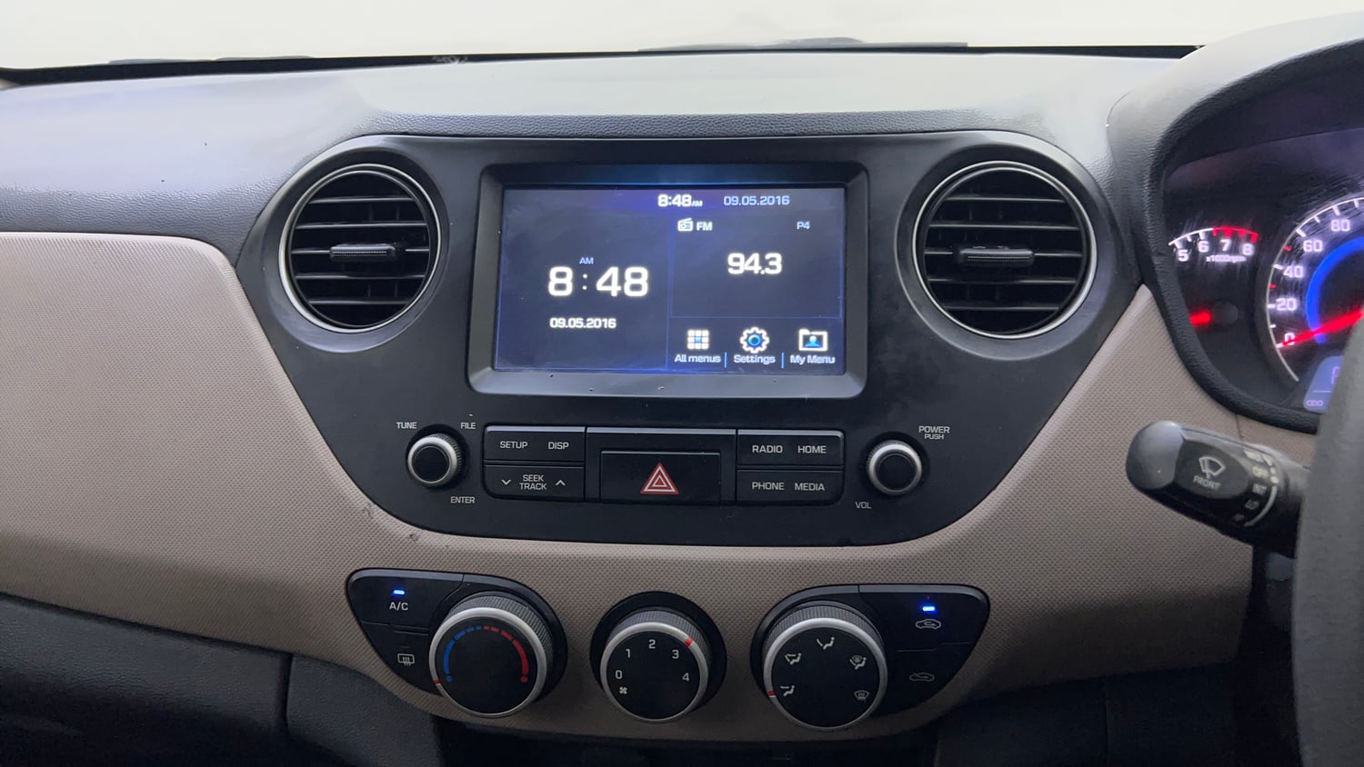 Used 2017 Hyundai Grand i10 Sportz (O) AT 1.2 Kappa VTVT Petrol Automatic top_features Integrated (in-dash) music system
