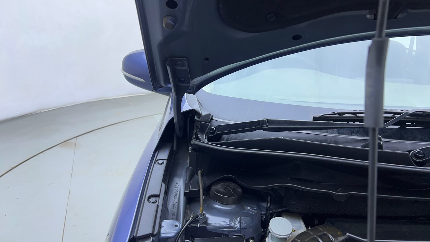 Used 2021 Maruti Suzuki Ertiga VXi CNG Cng Manual engine ENGINE RIGHT SIDE HINGE & APRON VIEW