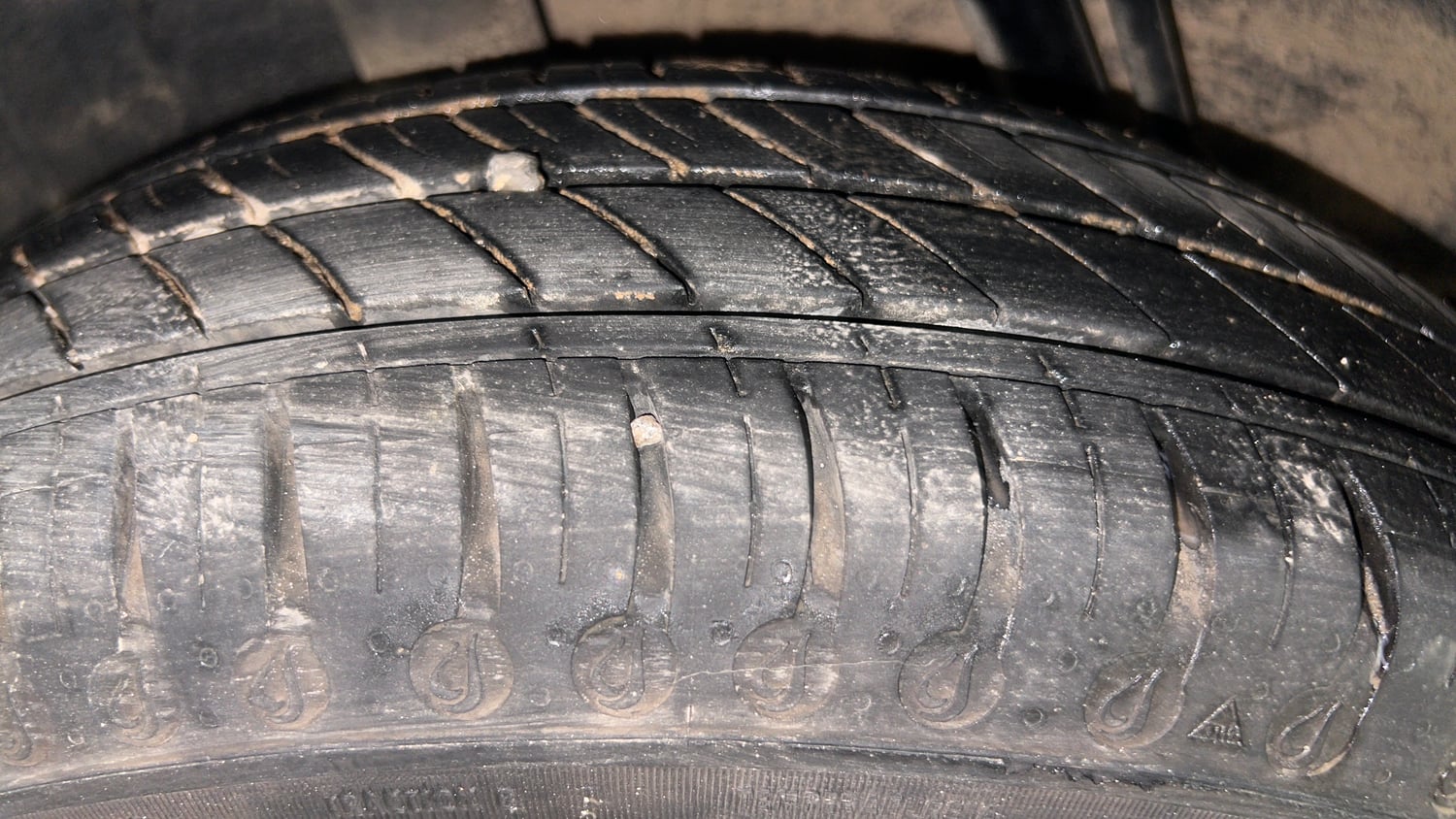Used 2022 Renault Kwid RXT 1.0 AMT Petrol Automatic tyres RIGHT REAR TYRE TREAD VIEW